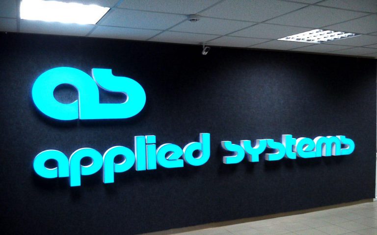 Интерьерная вывеска с объемными световыми буквами