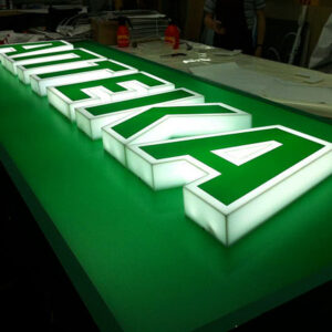 вывеска с подсветкой