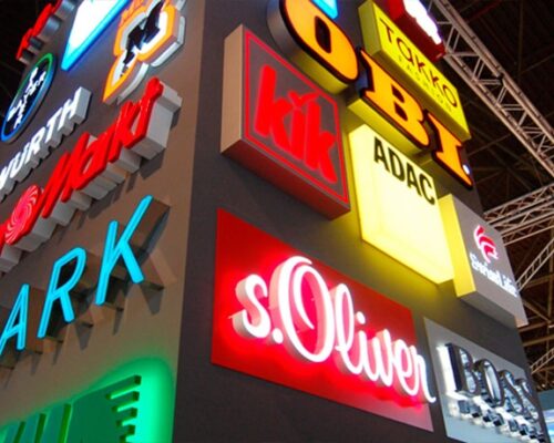 Световая реклама: секреты воздействия, которые заставляют покупать